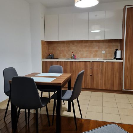 Appartamento Apartman Esperanza Vrnjačka Banja Esterno foto